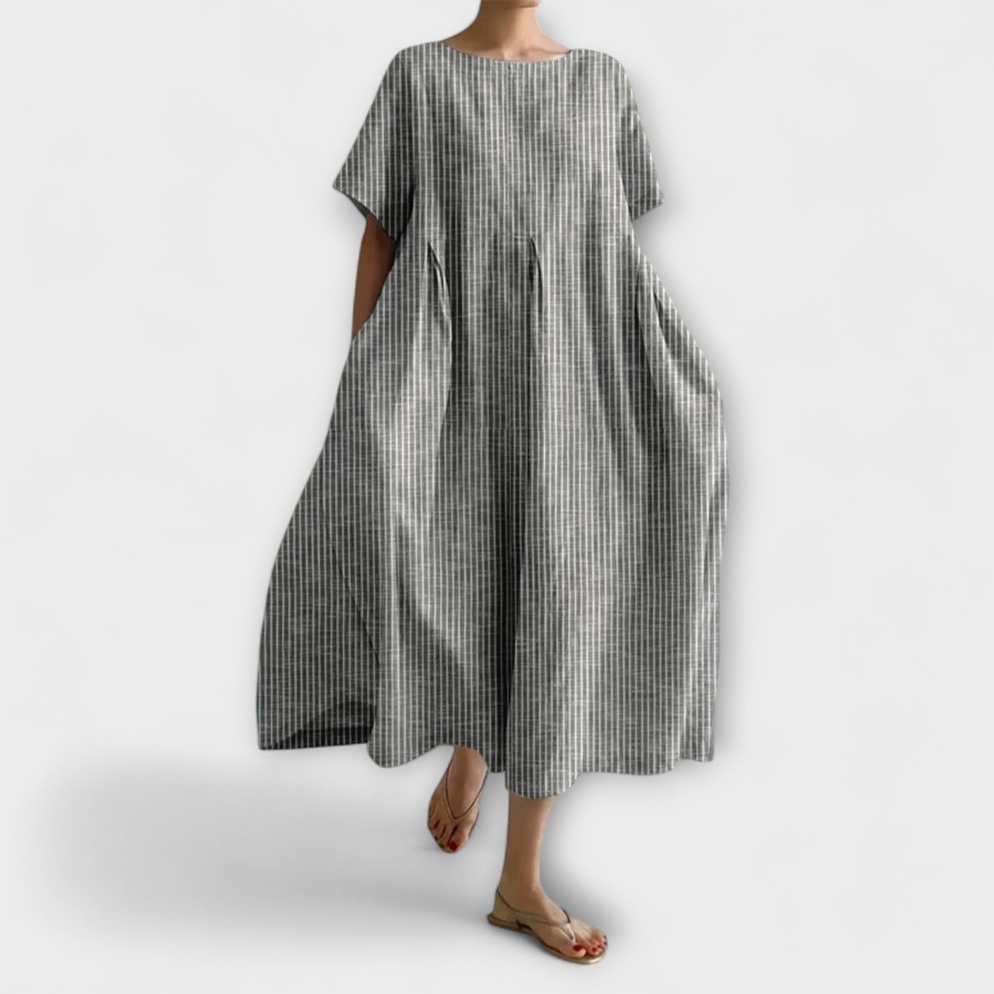 Montaracrest Bianca casual women's dress, lightweight and stylish, shown on a model with a relaxed fit and elegant design.