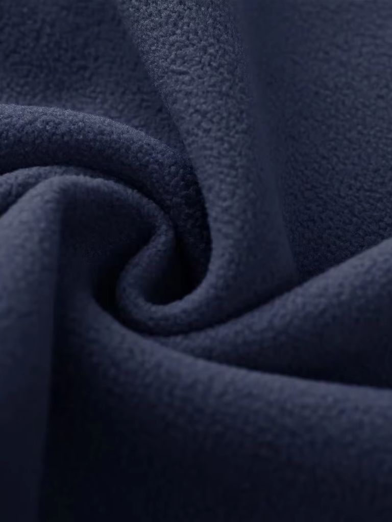 Montaracrest Giacca Utility Alpina Lucerna, a stylish outdoor jacket with utility features, shown in a close-up view.