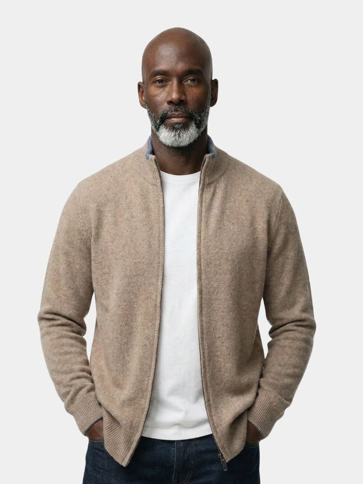 Montaracrest London Fog cashmere jacket, a stylish men's blazer made of soft, luxurious cashmere fabric, front view showing the collar and buttons.