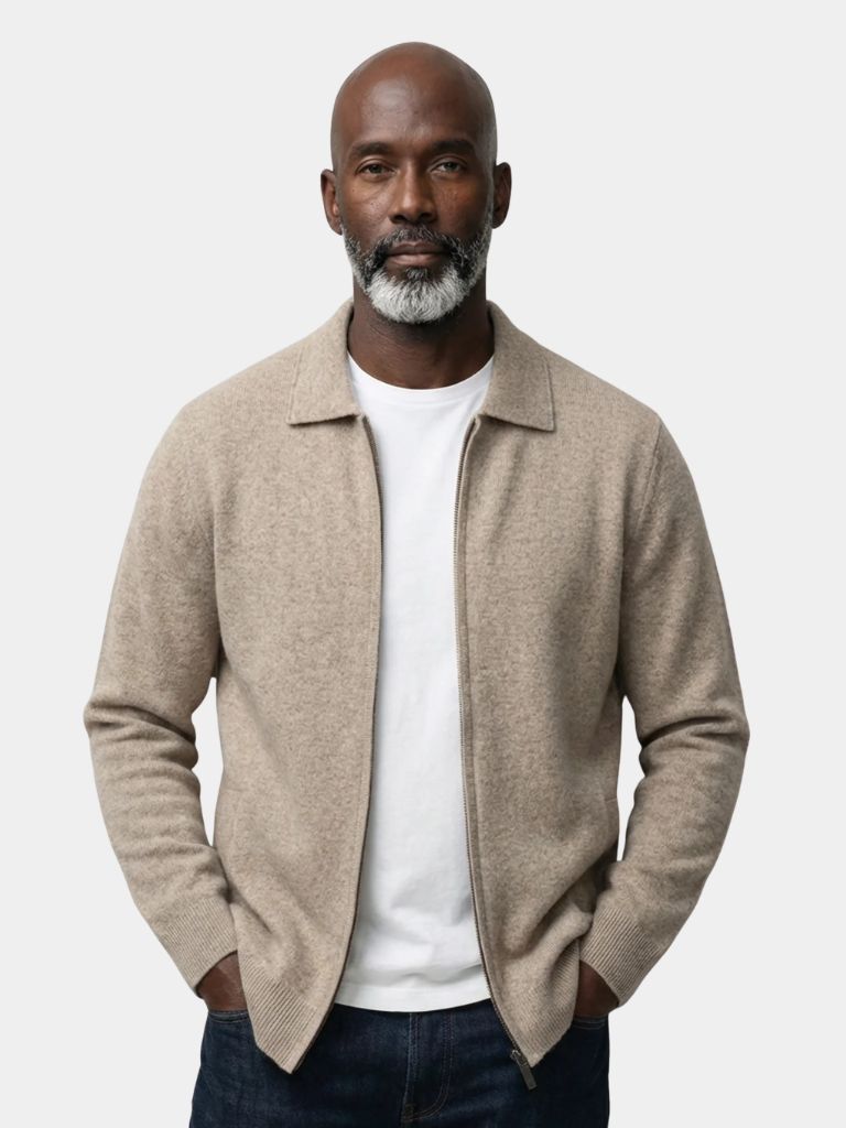 Montaracrest Heritage Kasjmier knit sweater featuring a cozy, soft woolen design in natural tones.