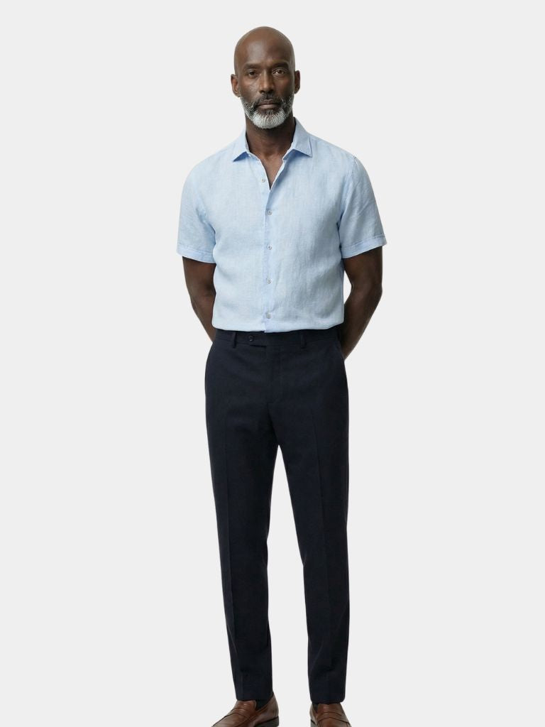 Montaracrest linen short-sleeve shirt with a classic design, featuring a lightweight, breathable fabric and button-down front.