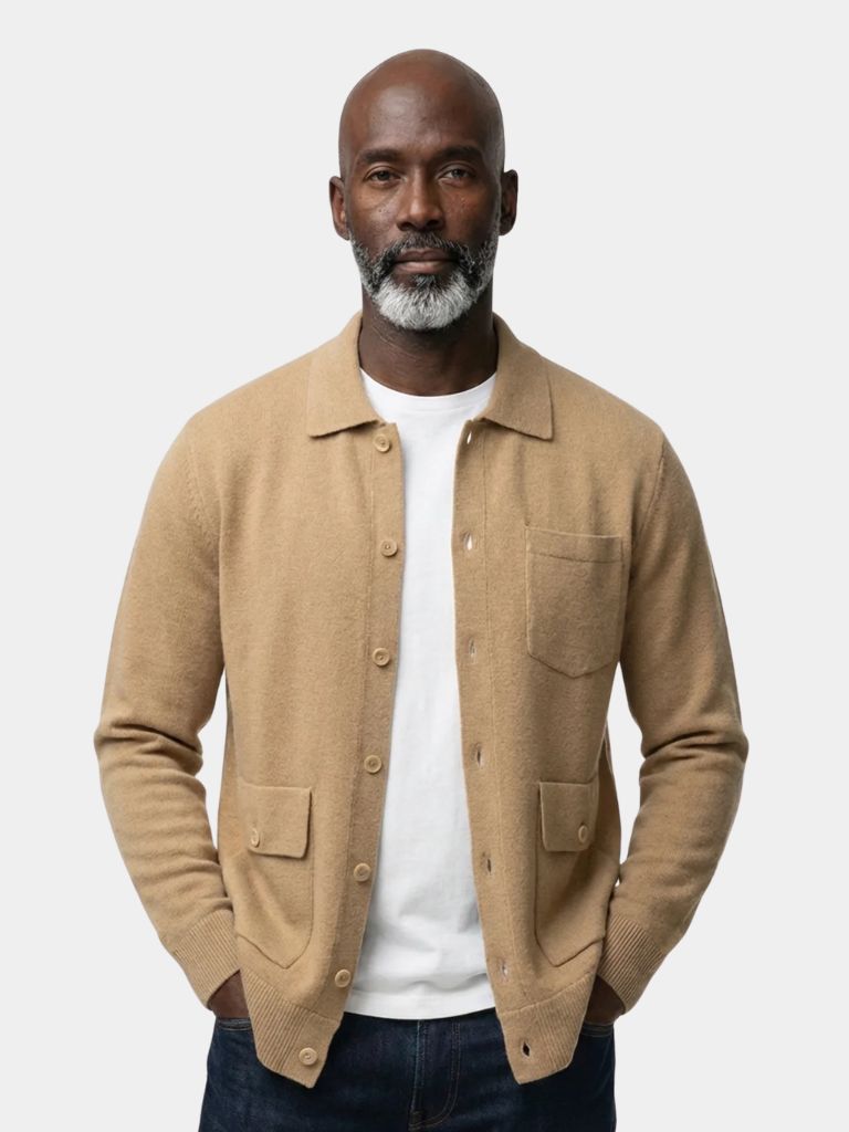 Montaracrest essential cashmere jacket, stylish and cozy, shown in a sleek design with a smooth texture.