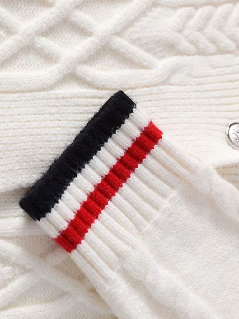 Montaracrest maglione con collo a sciarpa, warm knit sweater with attached scarf in a cozy, stylish design.