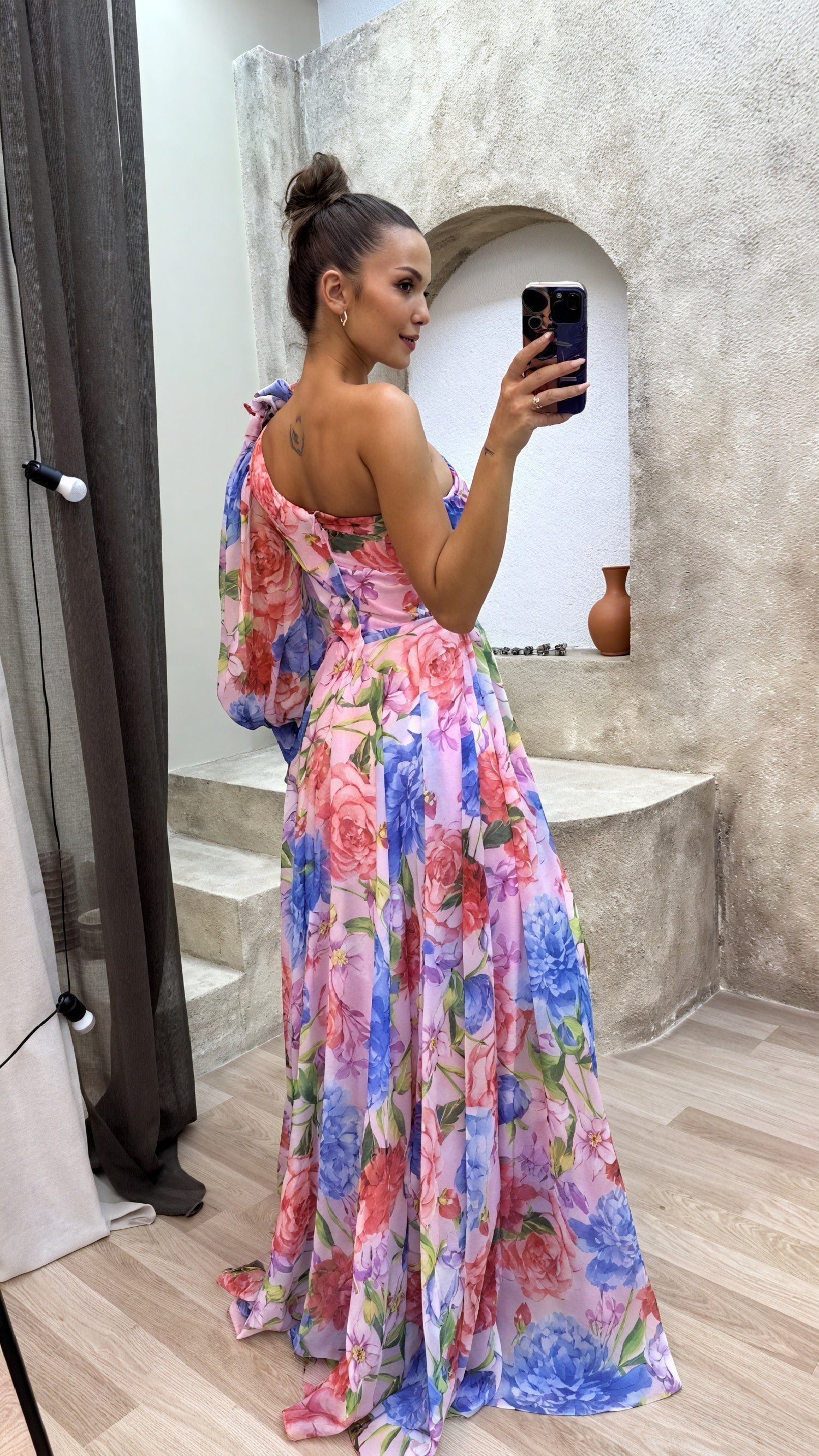 Montaracrest monospalla floral print dress with elegant slit, showcasing lightweight fabric and stylish design.
