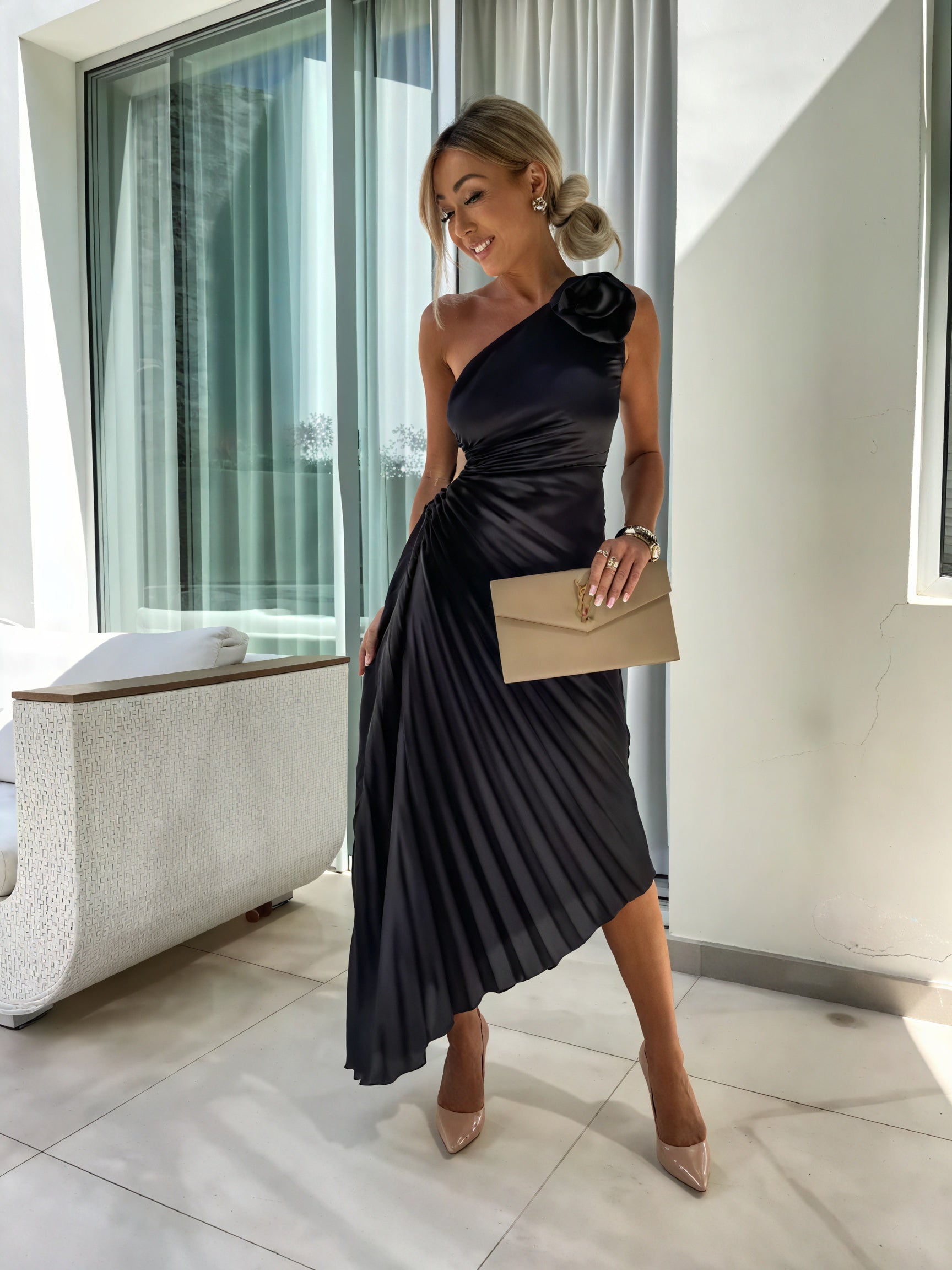 Montaracrest monospalla dress featuring elegant, timeless design and stylish fabric, perfect for sophisticated occasions.