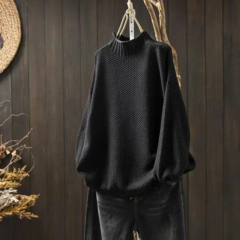 Montaracrest Veléna In Cashmere sweater in soft beige, featuring a cozy, luxurious cashmere fabric with a classic fit and ribbed cuffs.