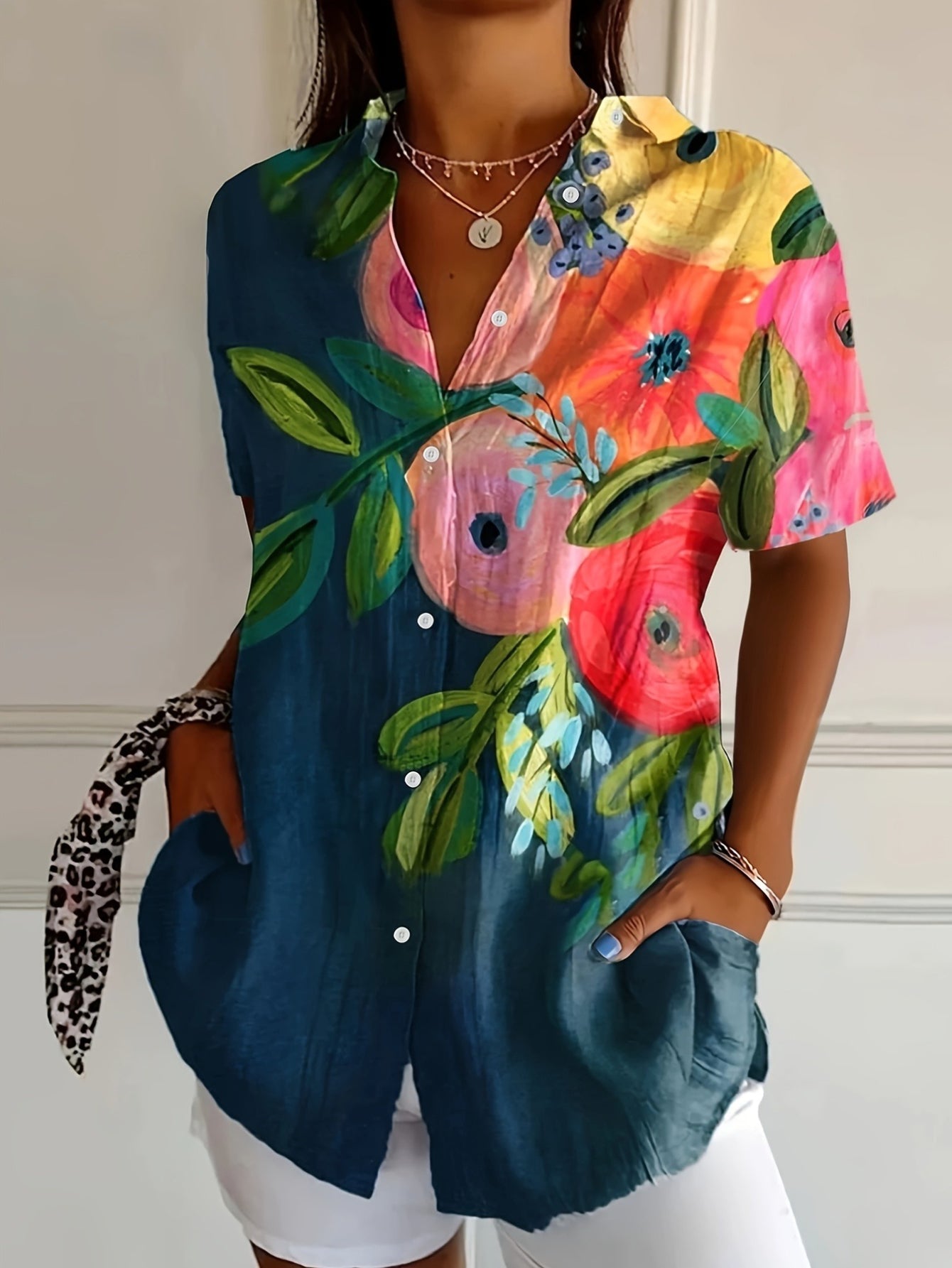 Light summer shirt from Montaracrest with a floral pattern, featuring soft fabric and short sleeves.