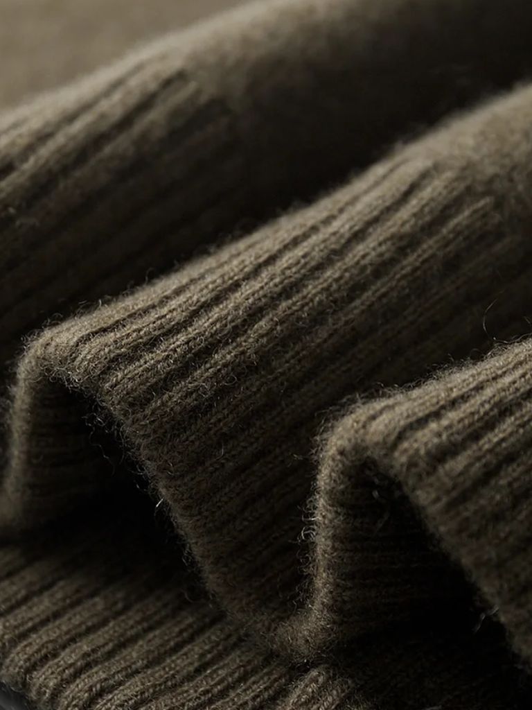 Montaracrest essential cashmere jacket, stylish and cozy, featuring a classic design with a cross crown pattern.