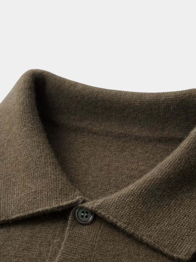 Montaracrest essential cashmere jacket, stylish and cozy, in a versatile design perfect for casual or elegant outfits.