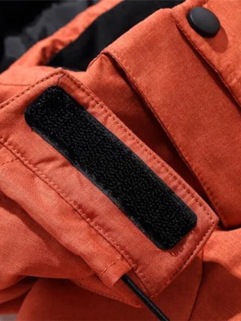 Montaracrest Giacca Puffer Essenziale jas with a cross-crown design, featuring a quilted, insulated puffer style for cold weather.