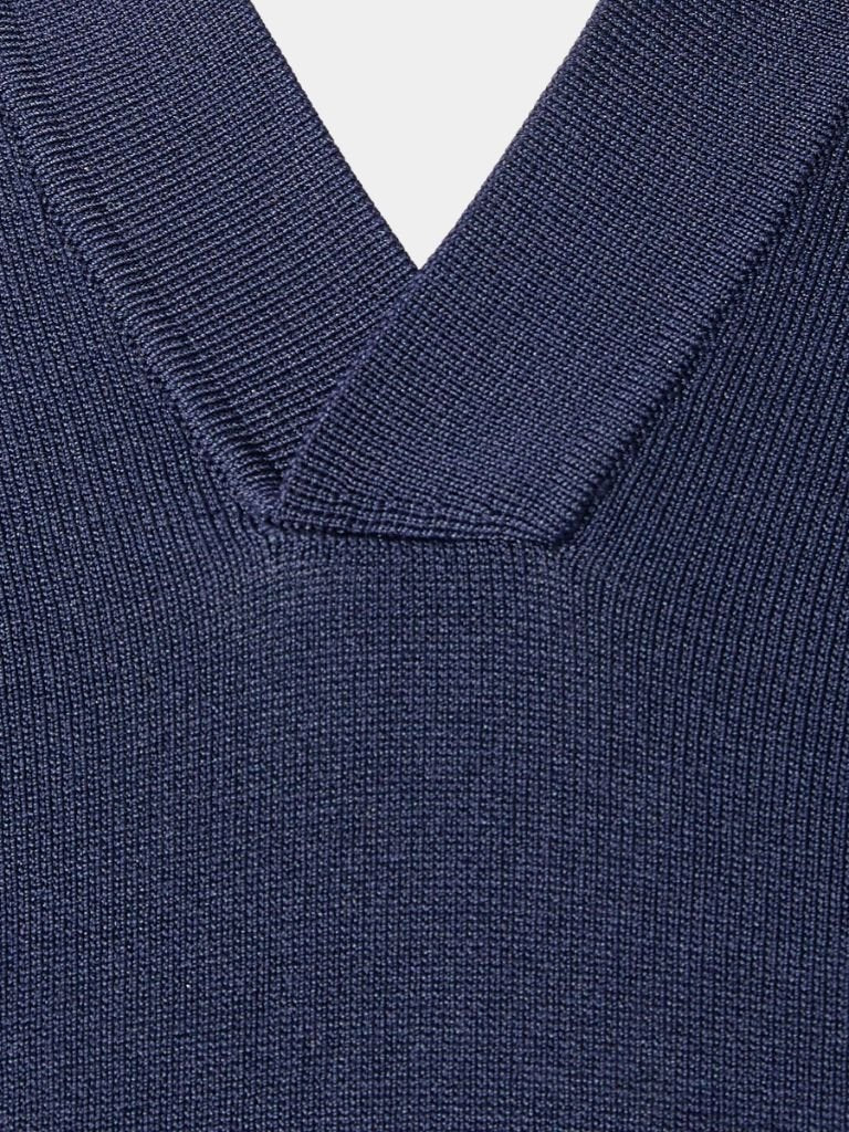 Navy Polo Classe Marina by Montaracrest featuring a classic polo shirt with a cross crown emblem on the chest.