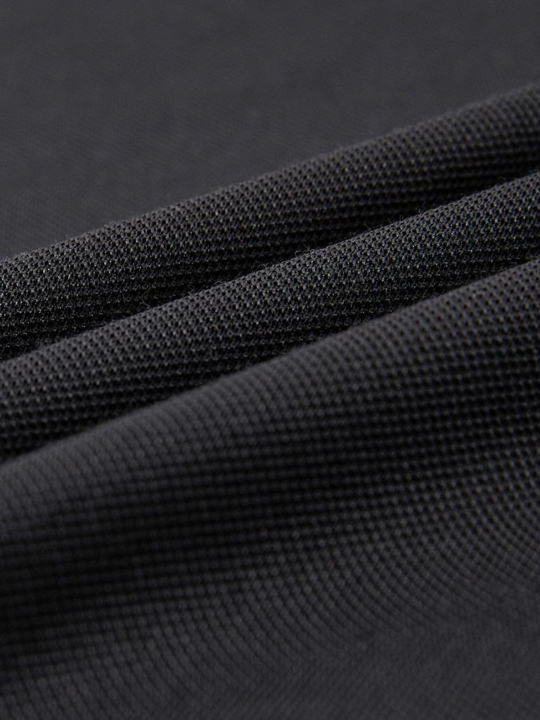 Montaracrest Polo con Rifinitura Obsidiana featuring a classic design with obsidian trim and a cross crown detail.