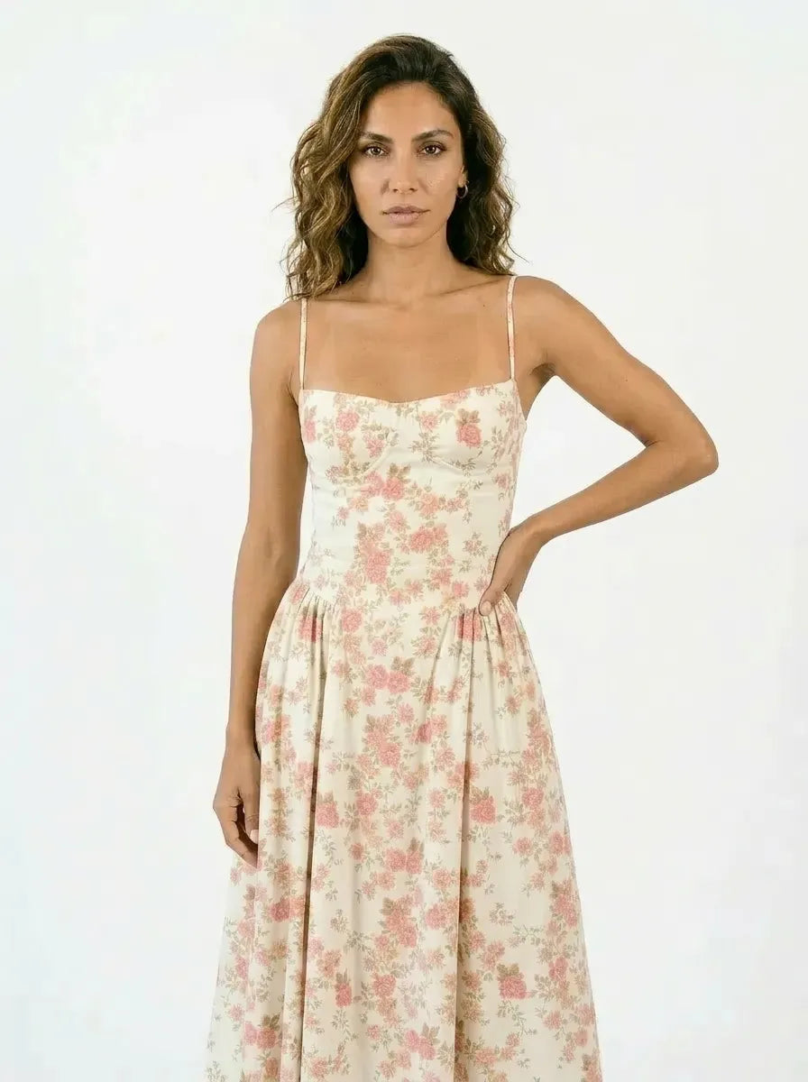 Elegant Montaracrest dress suitable for any occasion, featuring timeless design and versatile style in a high-quality fabric.