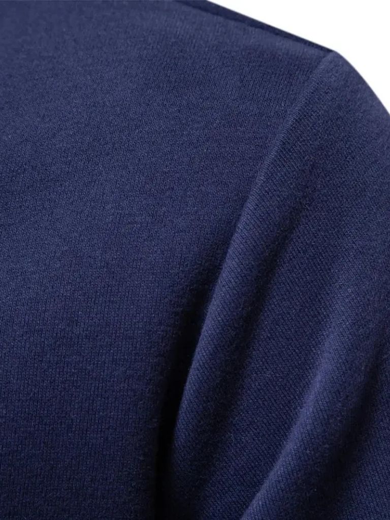Montaracrest Polo Essenziale in classic polo style, featuring a cross crown logo on the chest, in a timeless, elegant design.